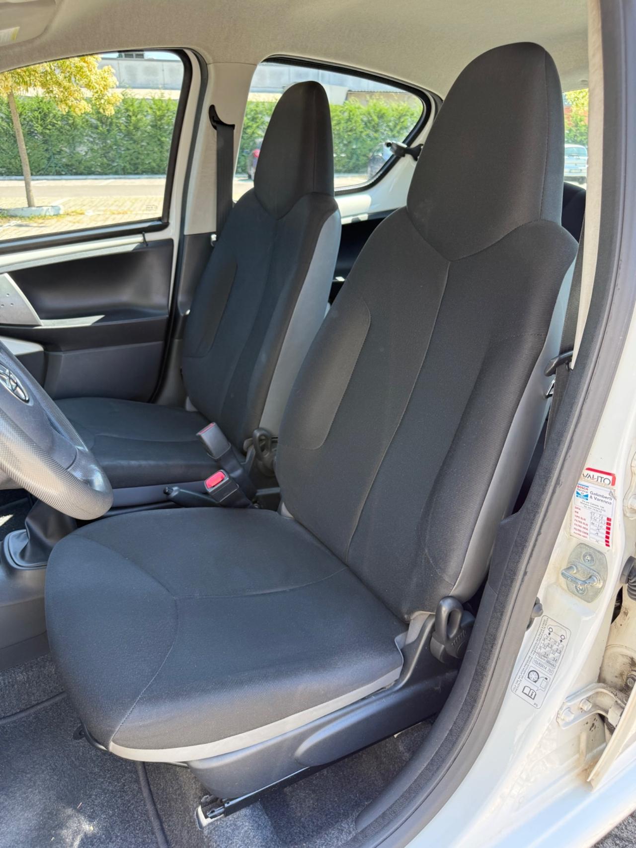 Toyota Aygo 1.0 12V VVT-i 5 porte 68Cv*Navi*Neopatentati