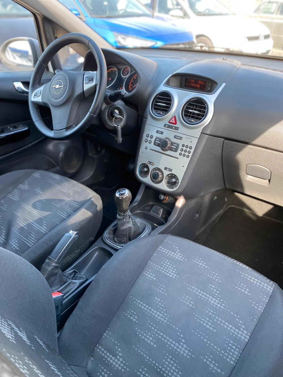 Opel Corsa 1.2 5 porte Cosmo