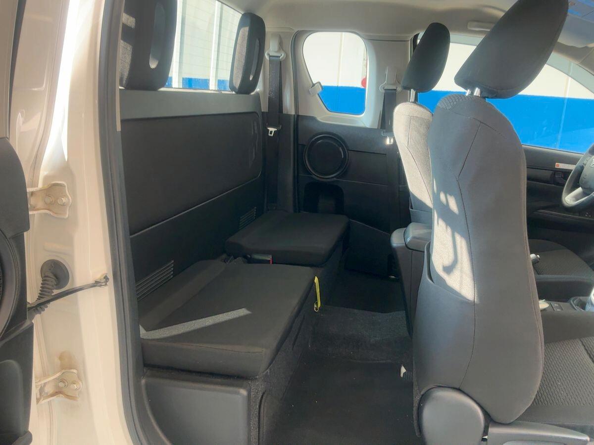 Toyota Hilux 2.4 D-4D Extra Cab Comfort 4x4 — 150 CV | 07/2021 | 28.100 km