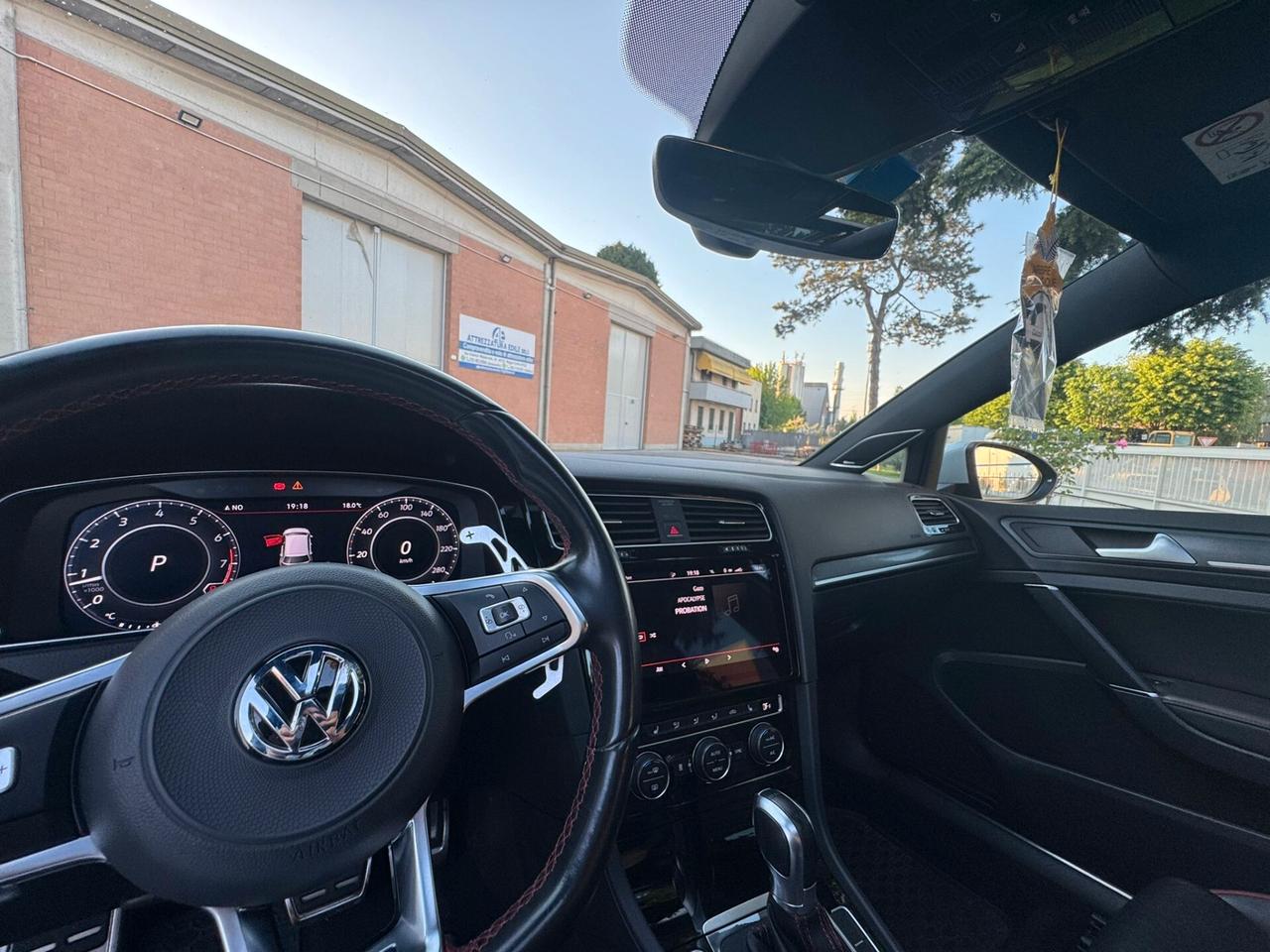 Volkswagen Golf GTI Golf 2.0 TSI GTI