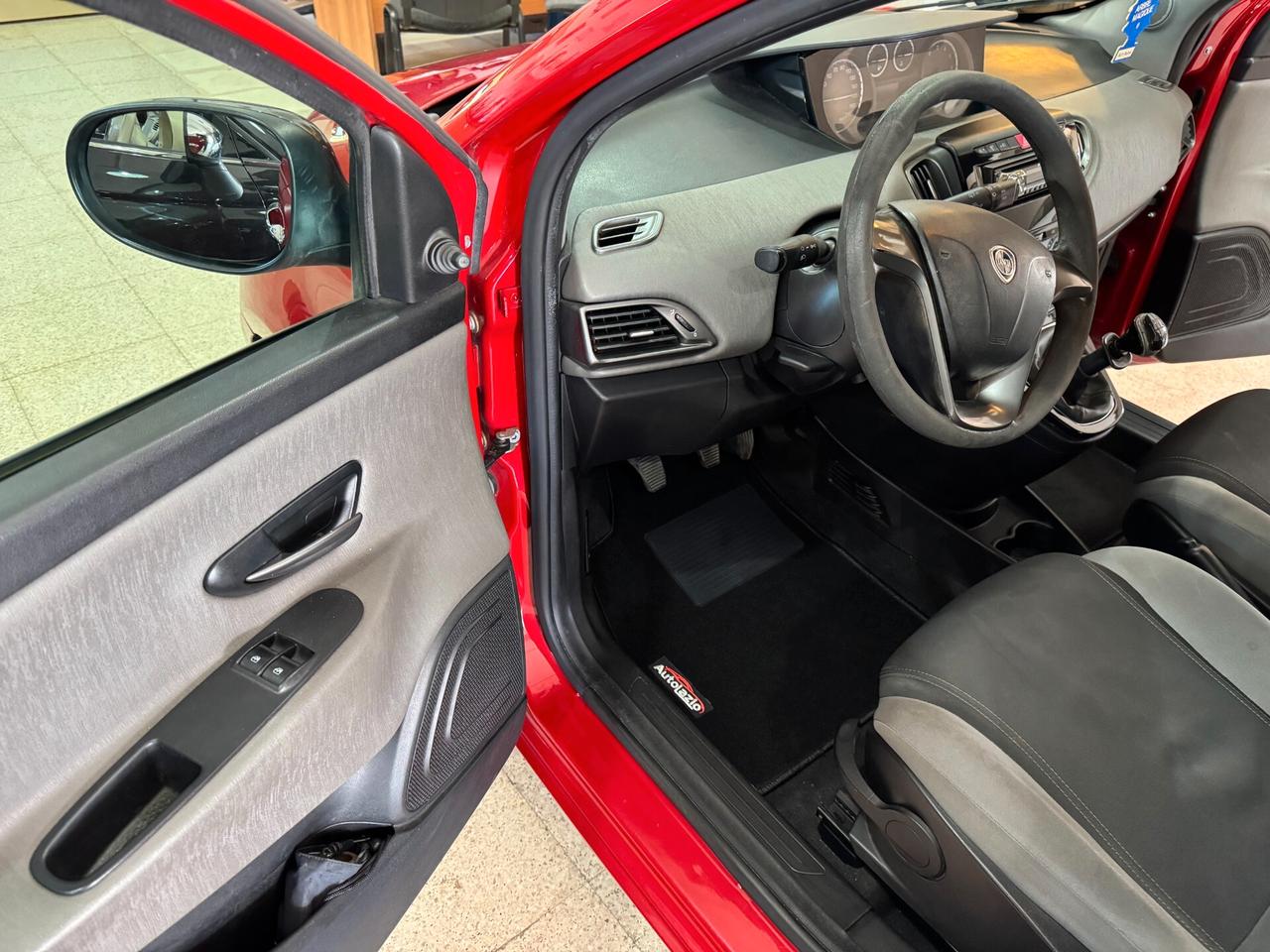 Lancia Ypsilon 1.2 69 CV 5 porte GPL Ecochic Silver