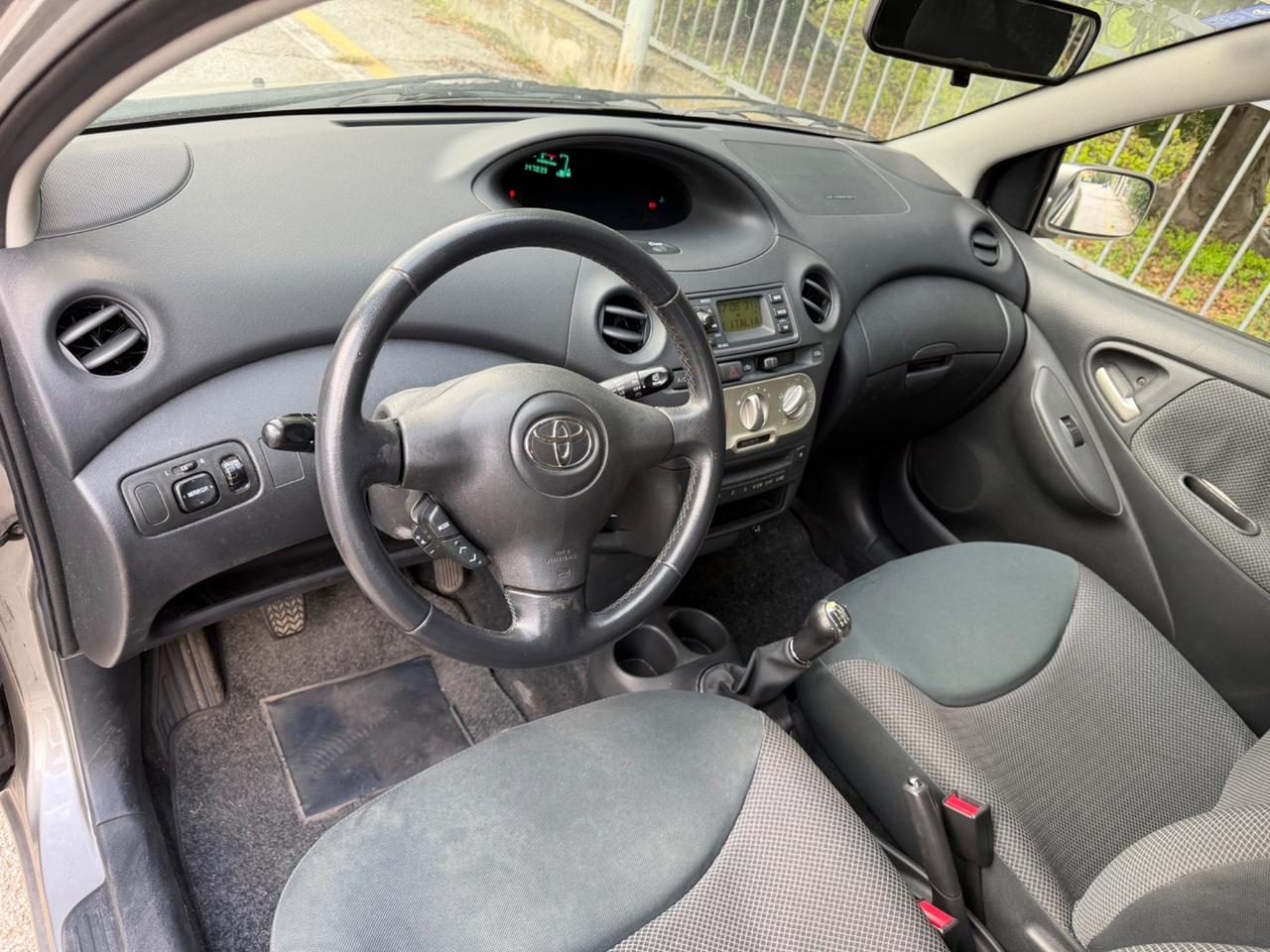 Toyota Yaris 1.3i 16V cat 5 porte Sol
