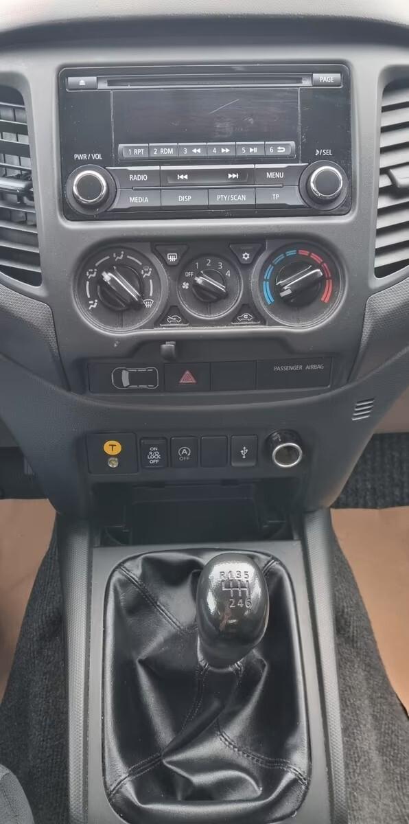 Mitsubishi L200 Double Cab Invite Cabina doppia 4WD+Ahk/Navi/Aria condizionata