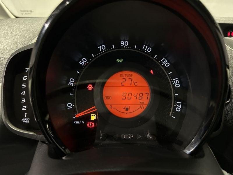 Toyota Aygo Aygo Connect 1.0 VVT-i 72 CV 5 porte x-play