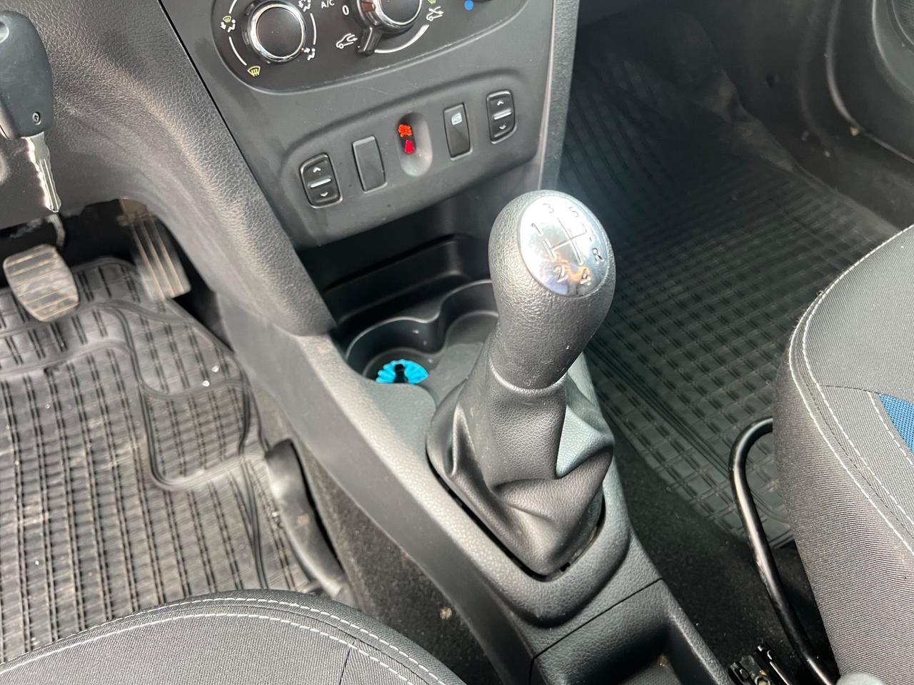 Dacia Logan MCV 1.2 75CV Lauréate NEOPATENTATI PERMUTE RATE GARANZIA