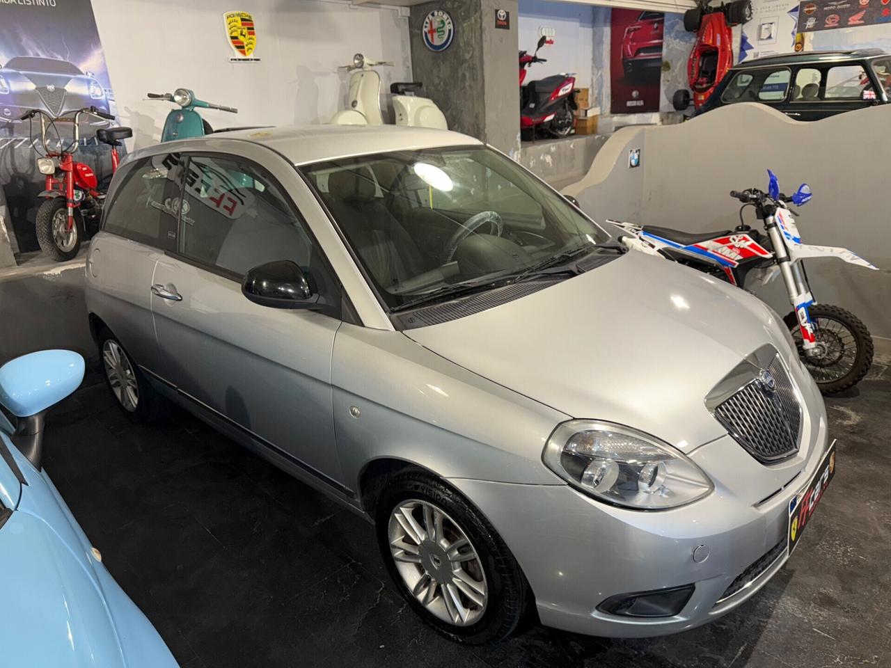 Lancia Ypsilon 1.3 MJT 75 CV Unyca