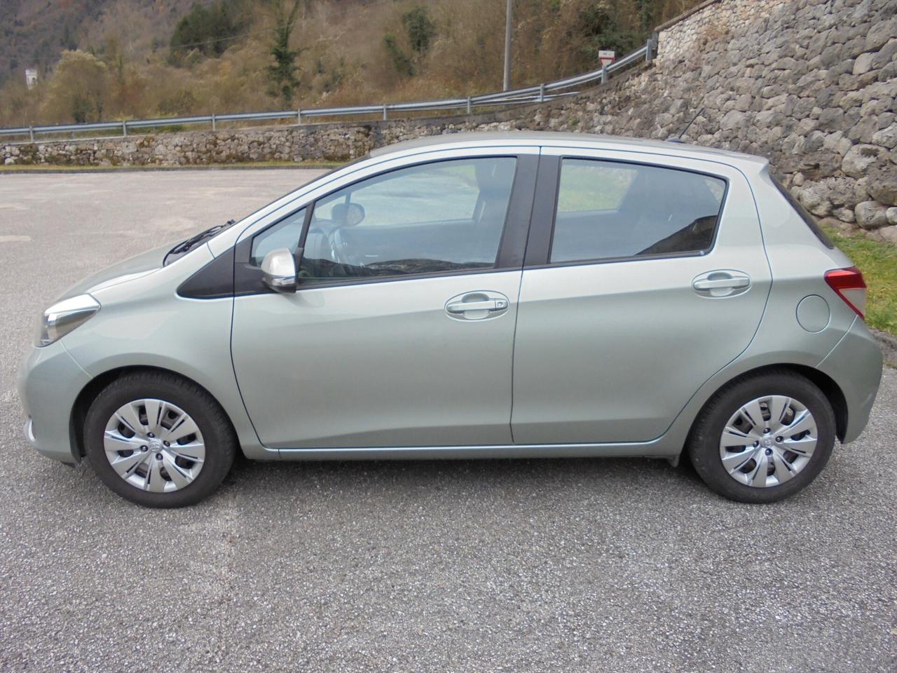 TOYOTA YARIS 1.0 VVT-i ACTIVE – UNIPROPRIETARIO-