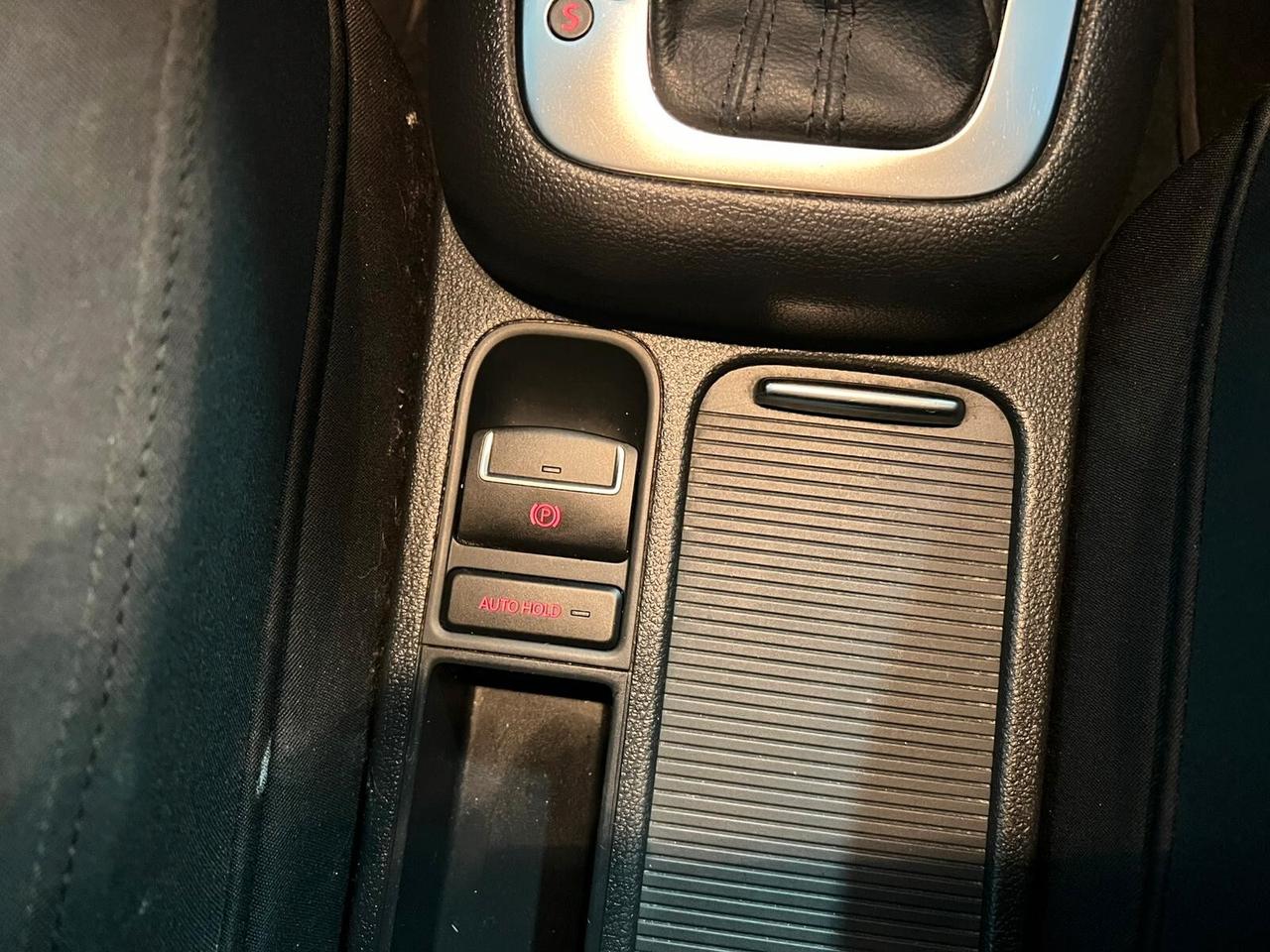 Volkswagen Tiguan 2.0 16V TDI DPF tiptronic Track & Field (28°)