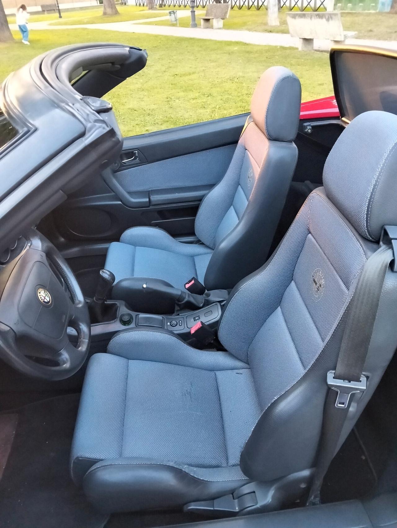 Alfa Romeo Spider 916