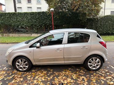 Opel Corsa 1.2 5 porte Cosmo benzina