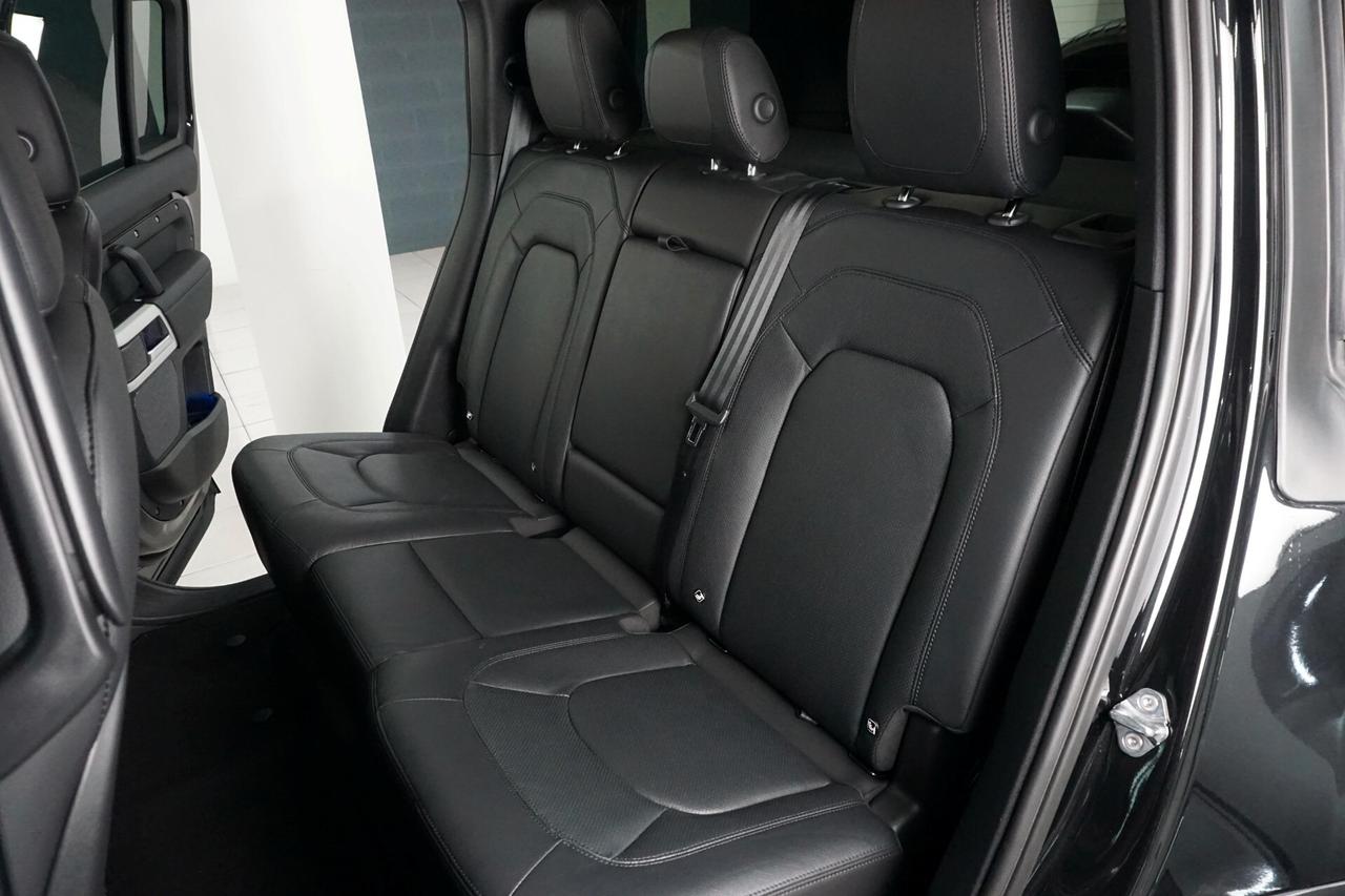 Land Rover Defender 110 3.0D I6 200 CV AWD Auto X-Dynamic SE