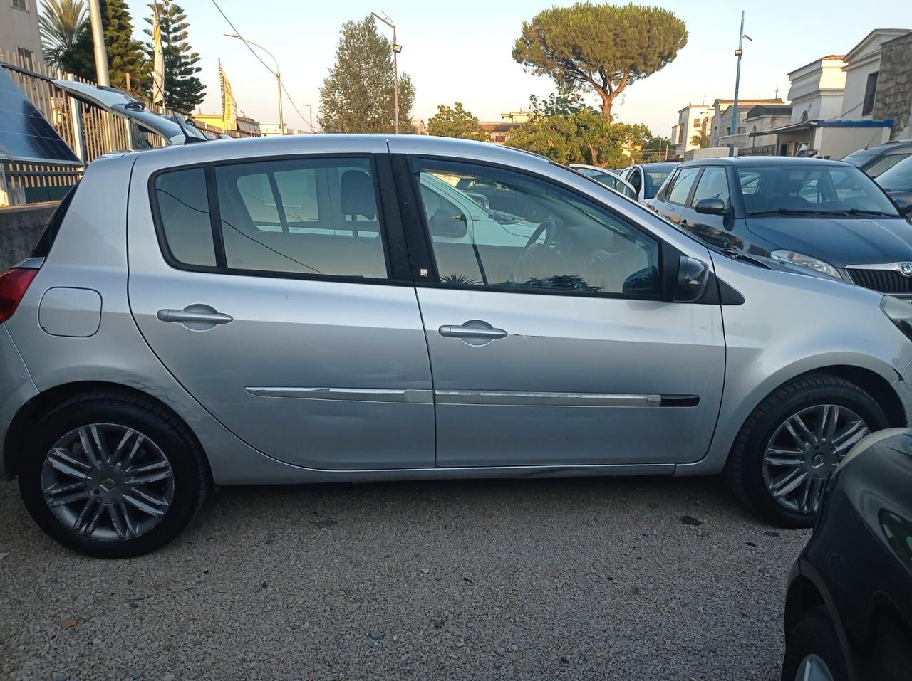 Renault Clio 1.2 16V 5 porte Live! -2011