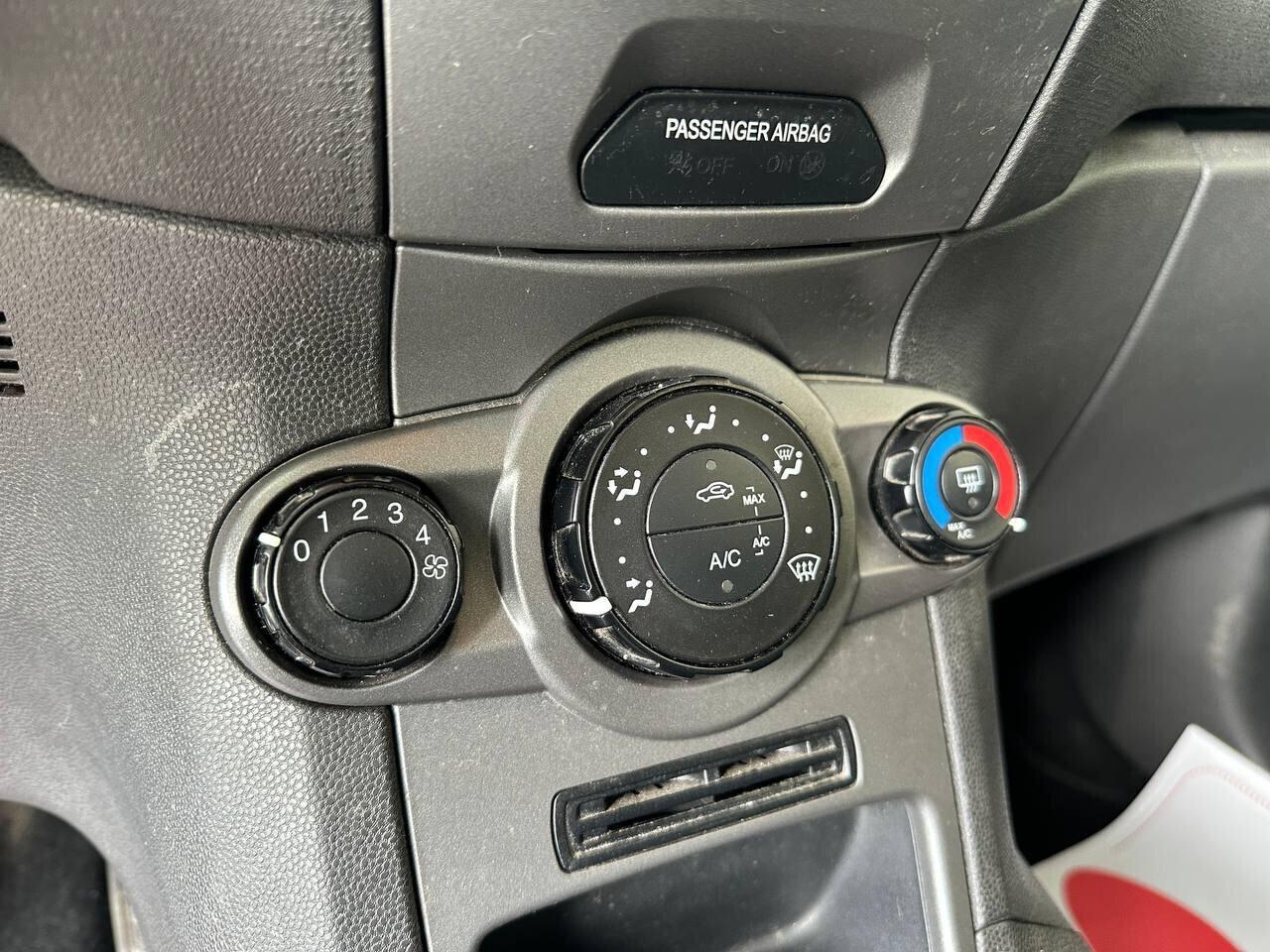 Ford Fiesta 1.2 - 5 porte Titanium