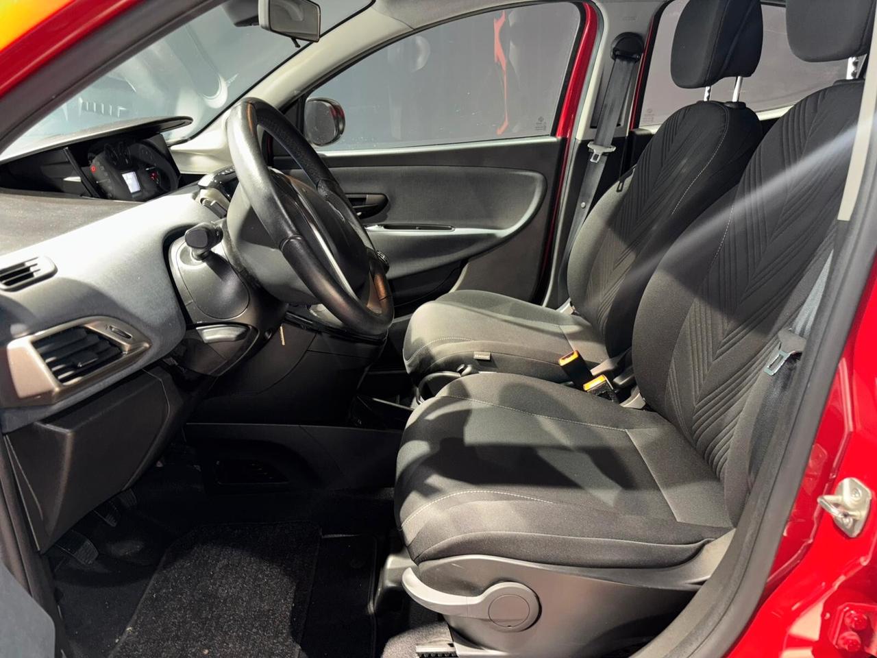 Lancia Ypsilon 1.0 FireFly 5 porte S&S Hybrid Gold