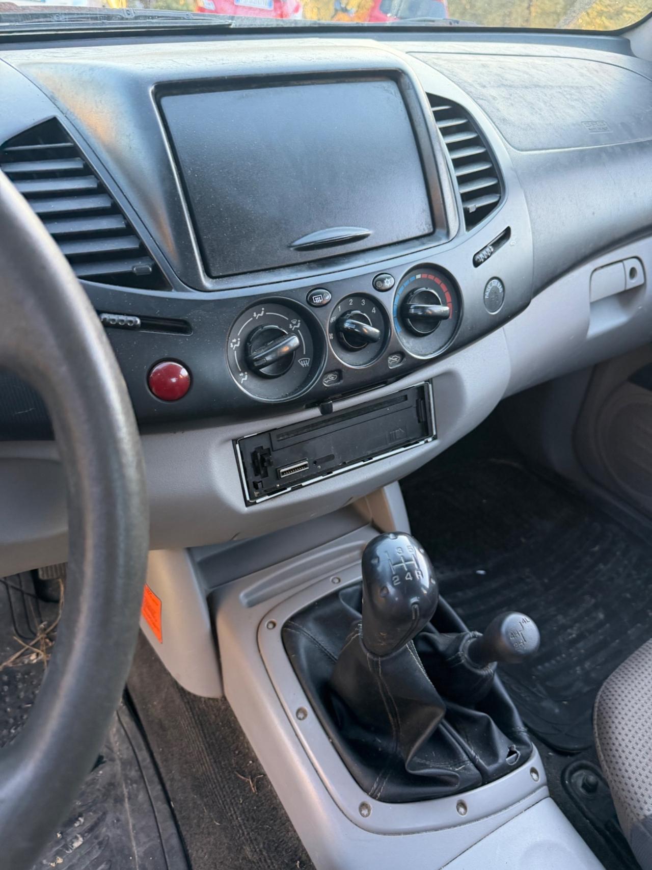 Mitsubishi L200 2.5 DI-D/136CV Single Cab Inform