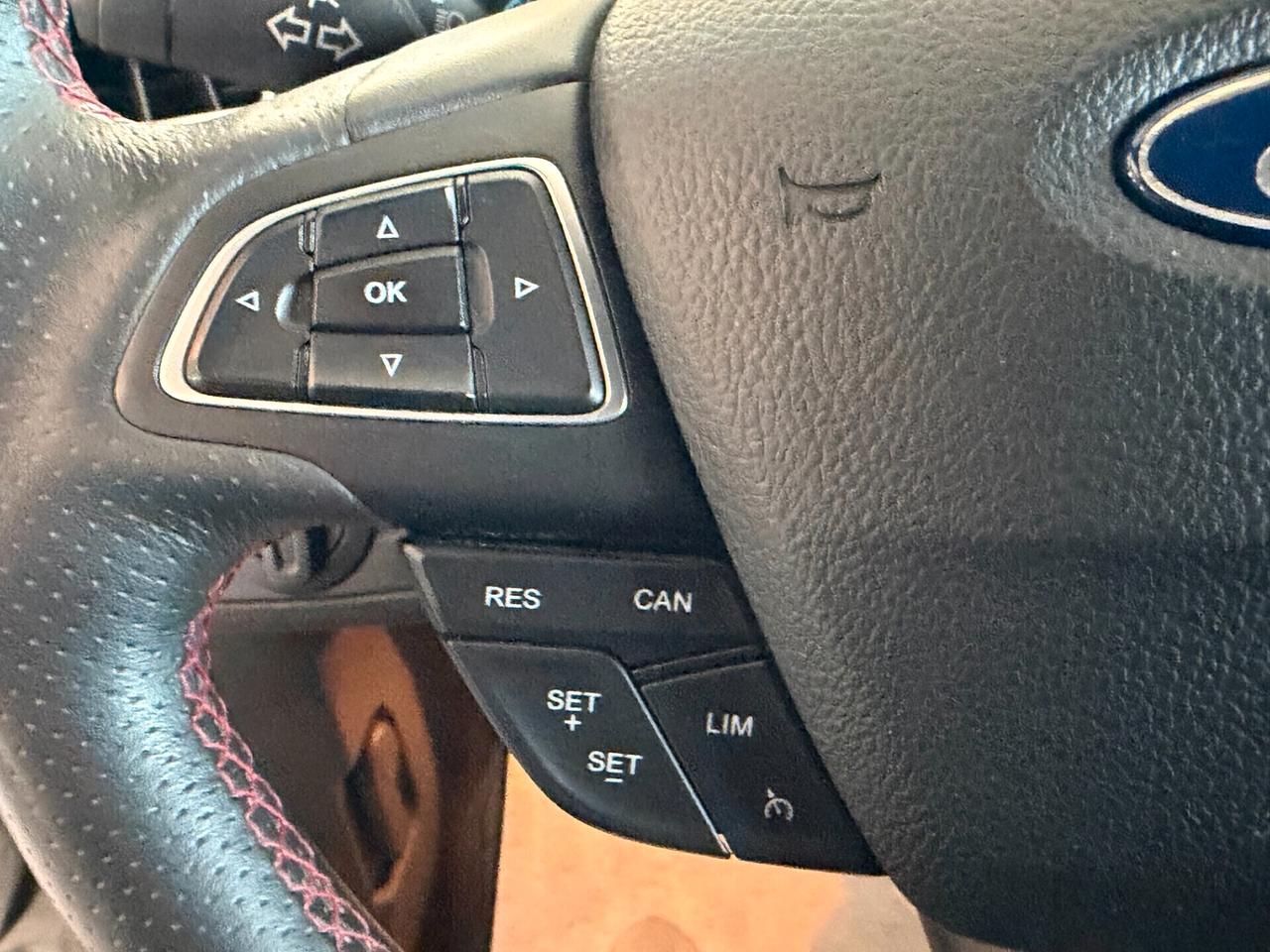 Ford Kuga 2WD 2.0 TDCI 120 cv. ST LINE