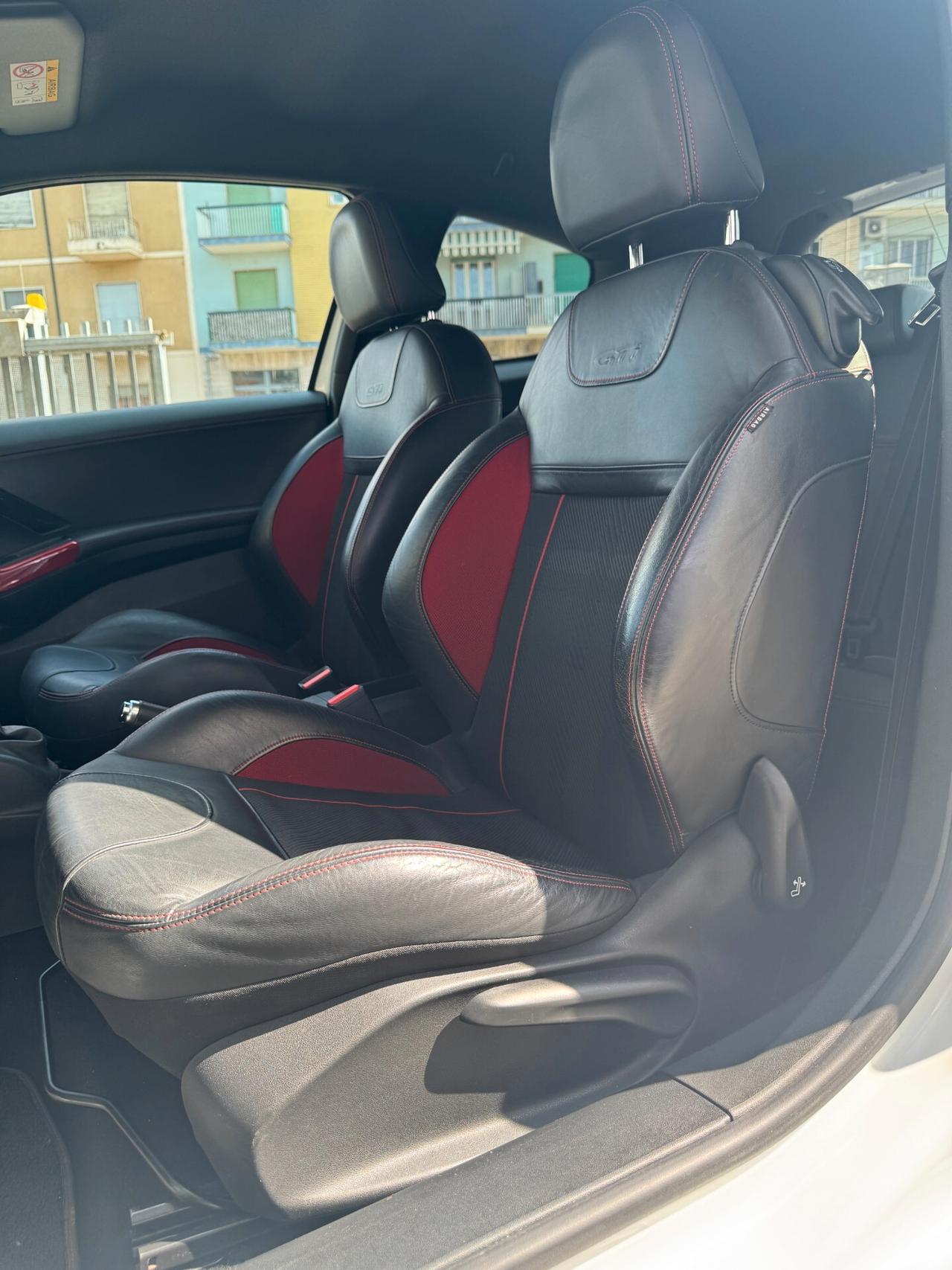 Peugeot 208 1.6 THP 200 CV 3 porte GTi