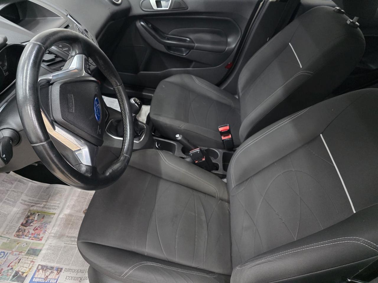 Ford Fiesta 1.5 TDCi 75CV - Affidabile, Economica e Pronta a Partire!