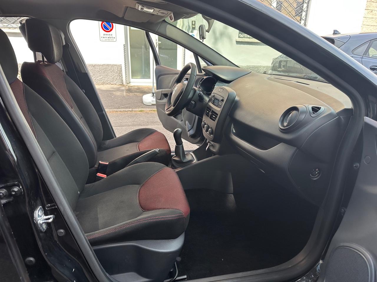 Renault Clio 1.2 75CV 5 porte Wave - ok neopatentati