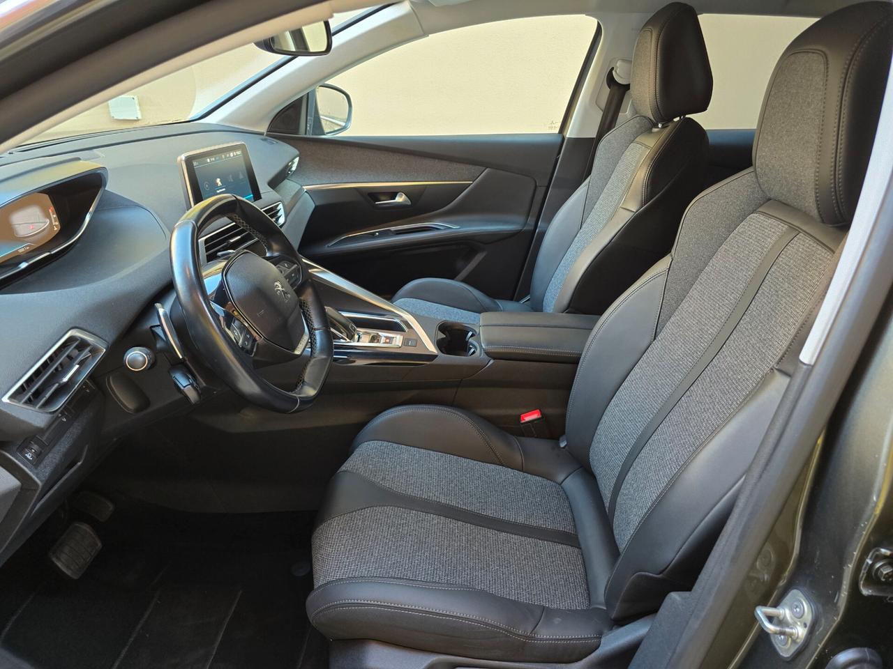 Peugeot 3008 BlueHDi 130 S&S EAT8 Allure