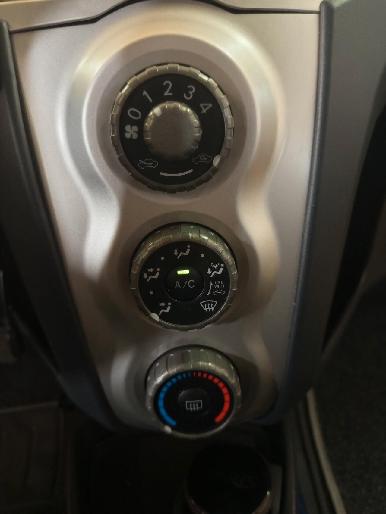 Toyota Yaris 1.0 5 porte, 126 Mila chilometri ok neopatentati