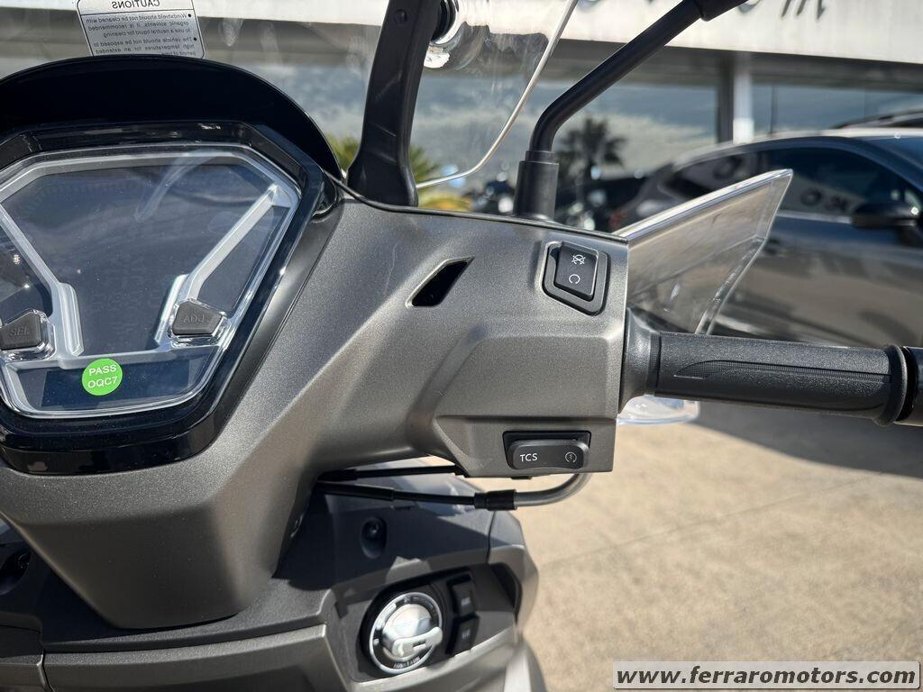 VOGE SR16 200 NUOVO PRONTA CONSEGNA A SOLI 28 EURO AL MESE