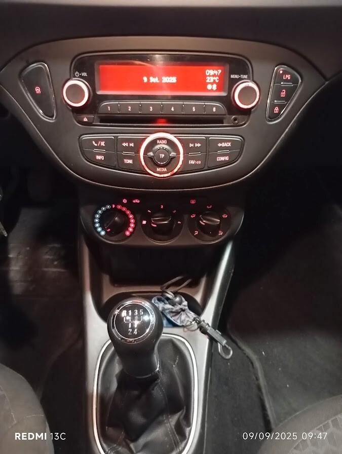 Opel Corsa del 2015 BENZINA / GPL NEOPATENTATI