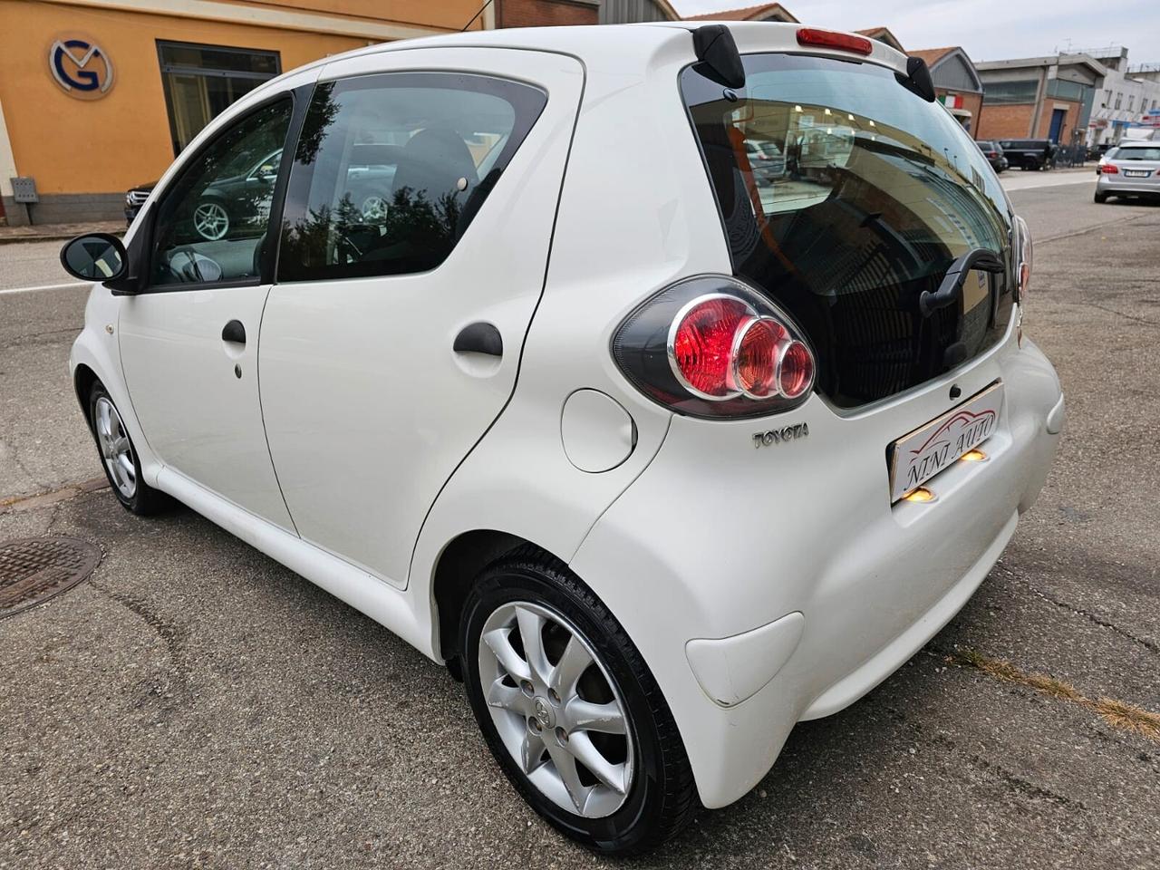 Toyota Aygo 1.0 68cv Now Connect*Clima*Navi*Cerchi*Neopatentati