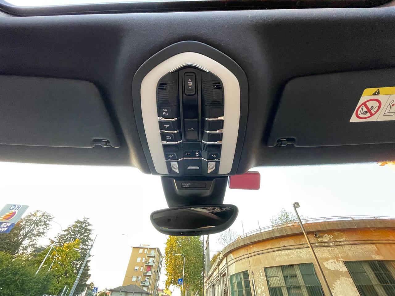 Porsche Macan -- 2.0 #7143