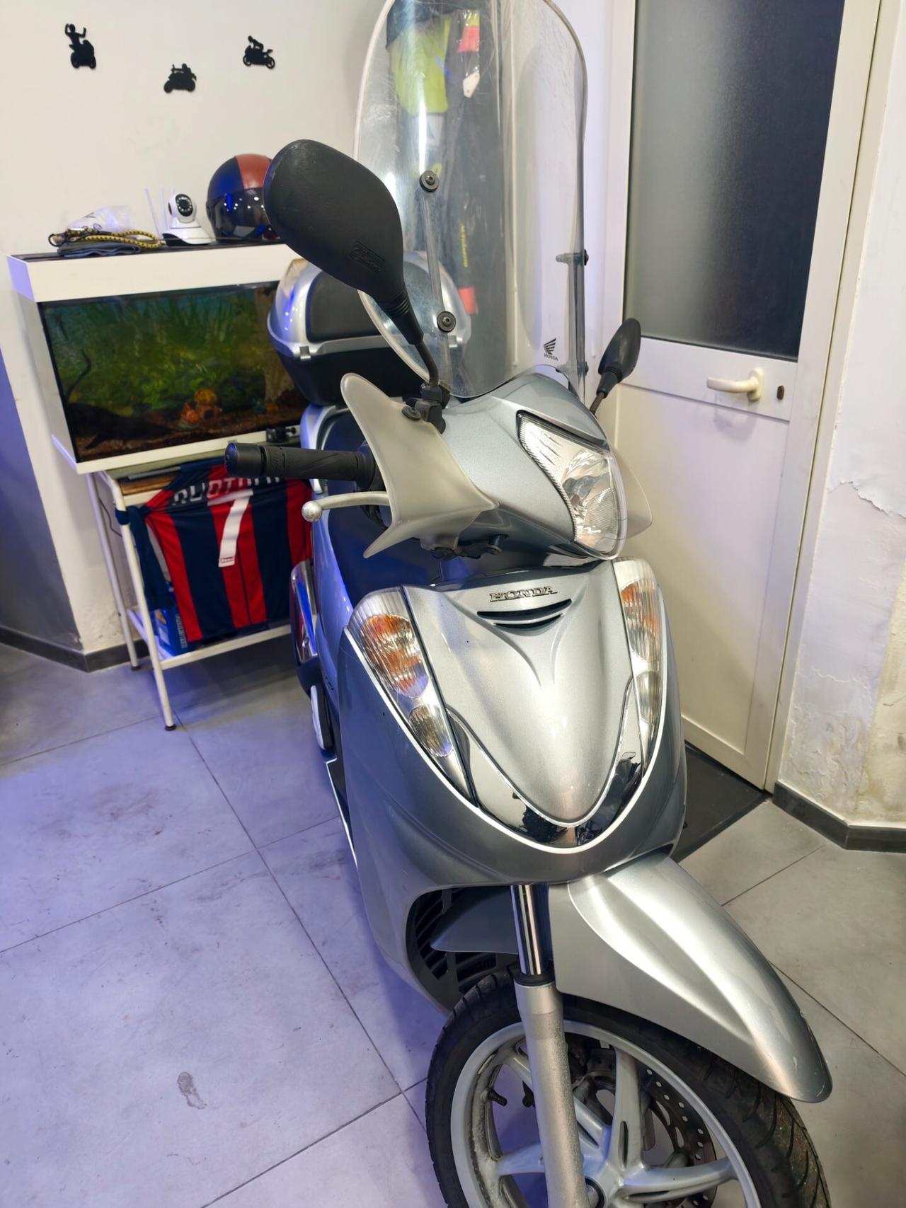 Honda SH 300