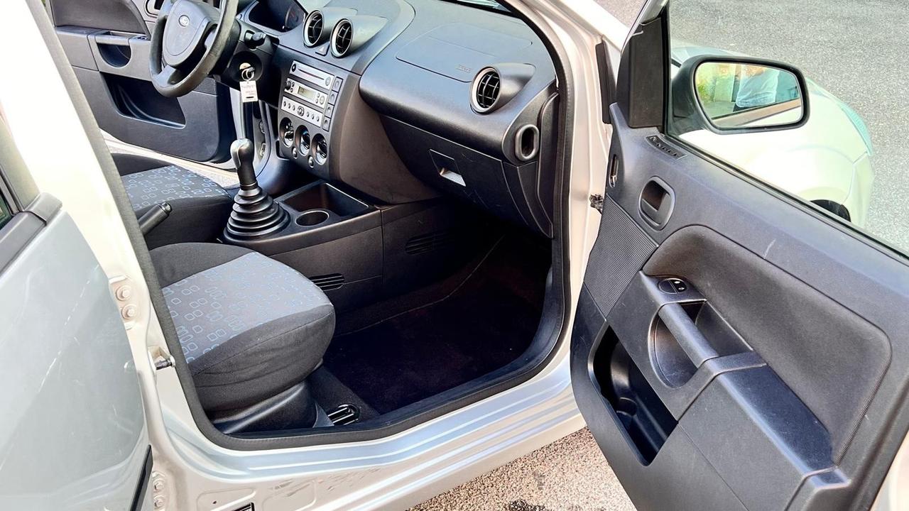 Ford Fiesta 1.2 16V 5p. Ghia