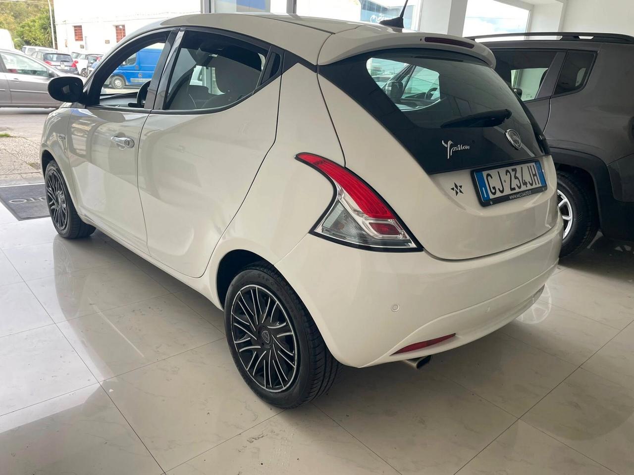 Lancia Ypsilon 1.0 FireFly 5 porte S&S Hybrid Ecochic Gold