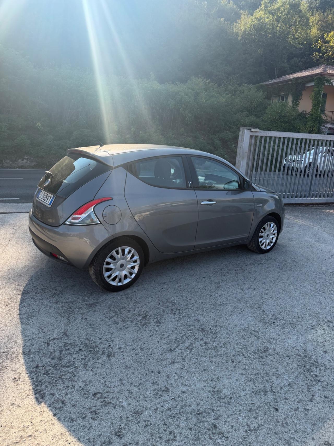 Lancia Ypsilon 1.2 69 CV 5 porte GPL Ecochic Platinum