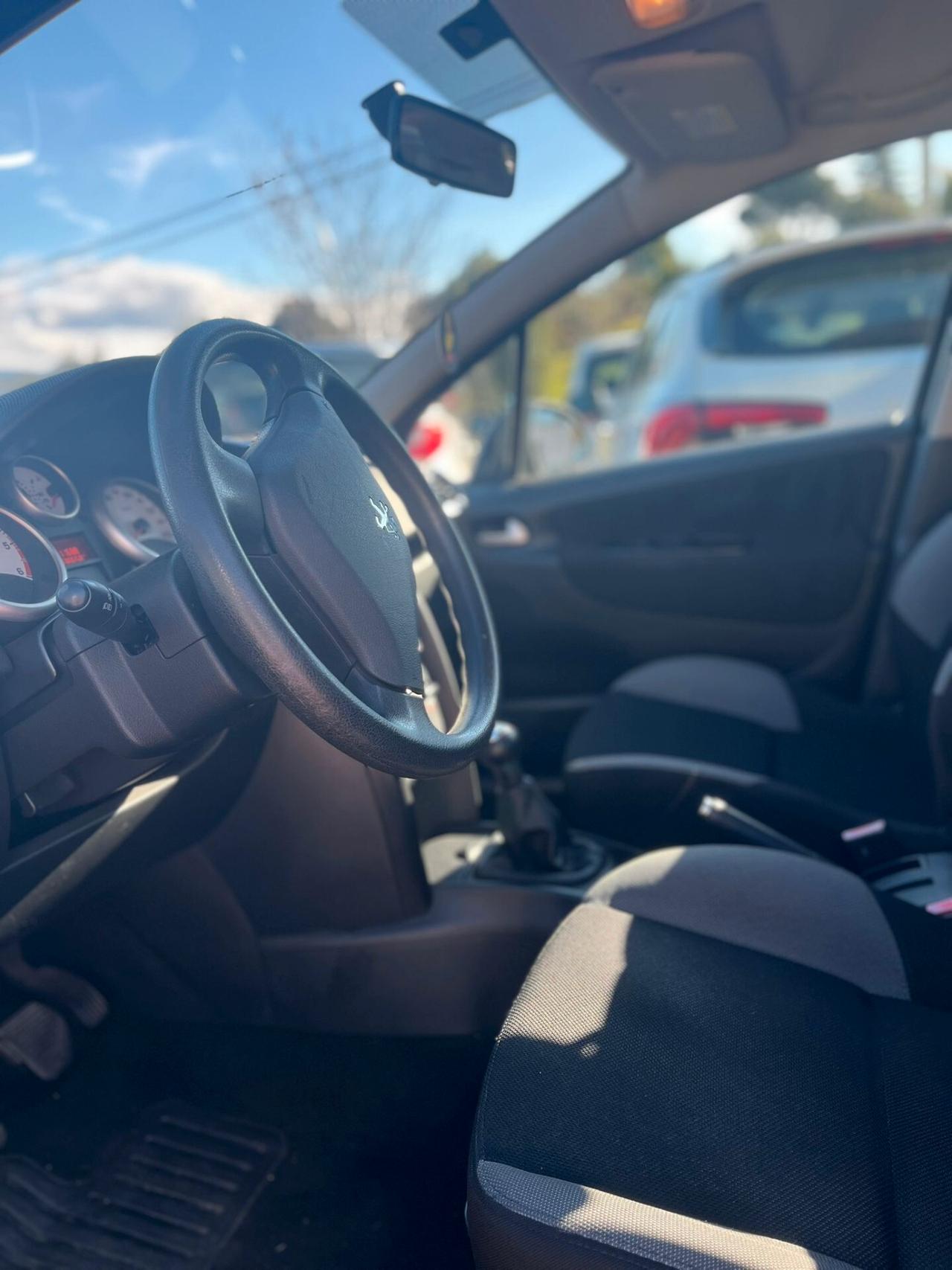 Peugeot 207 1.4 HDi 70CV 5p. XS