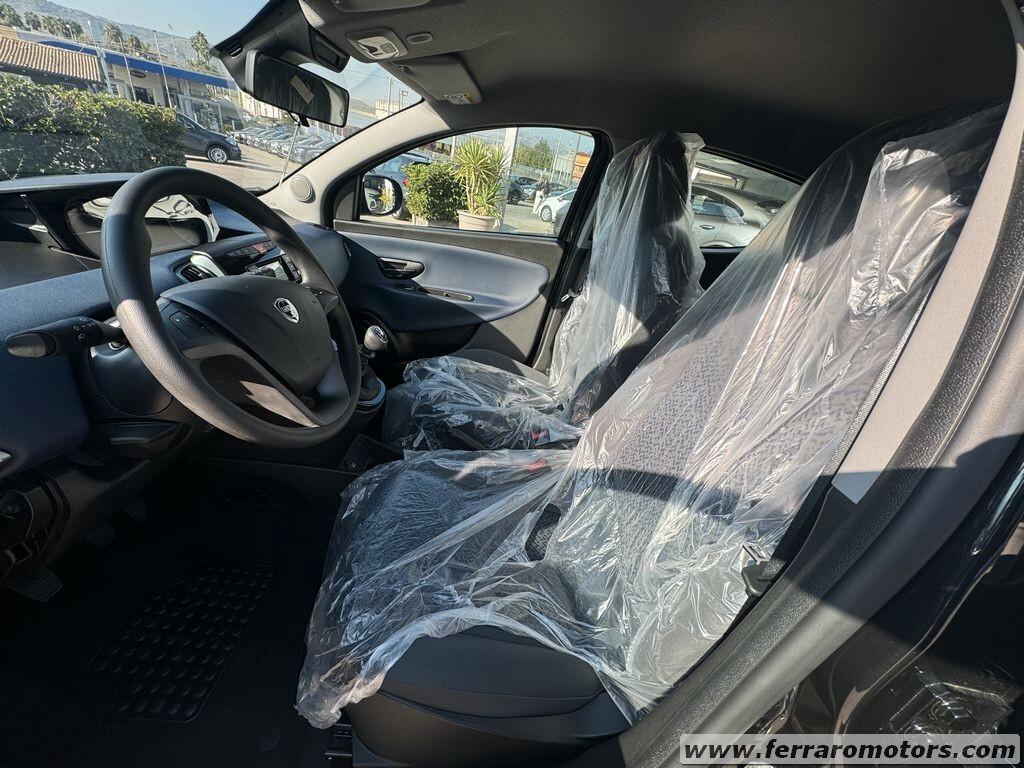 Lancia Ypsilon 1.0 Hybrid Silver NOLEGGIO RENT TO BUY