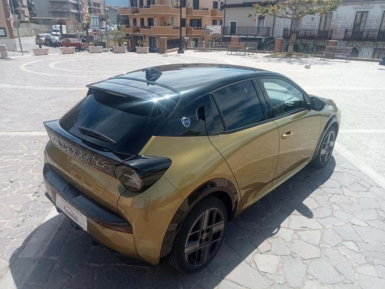 Lancia Ypsilon Hybrid e-DCT LX 2024