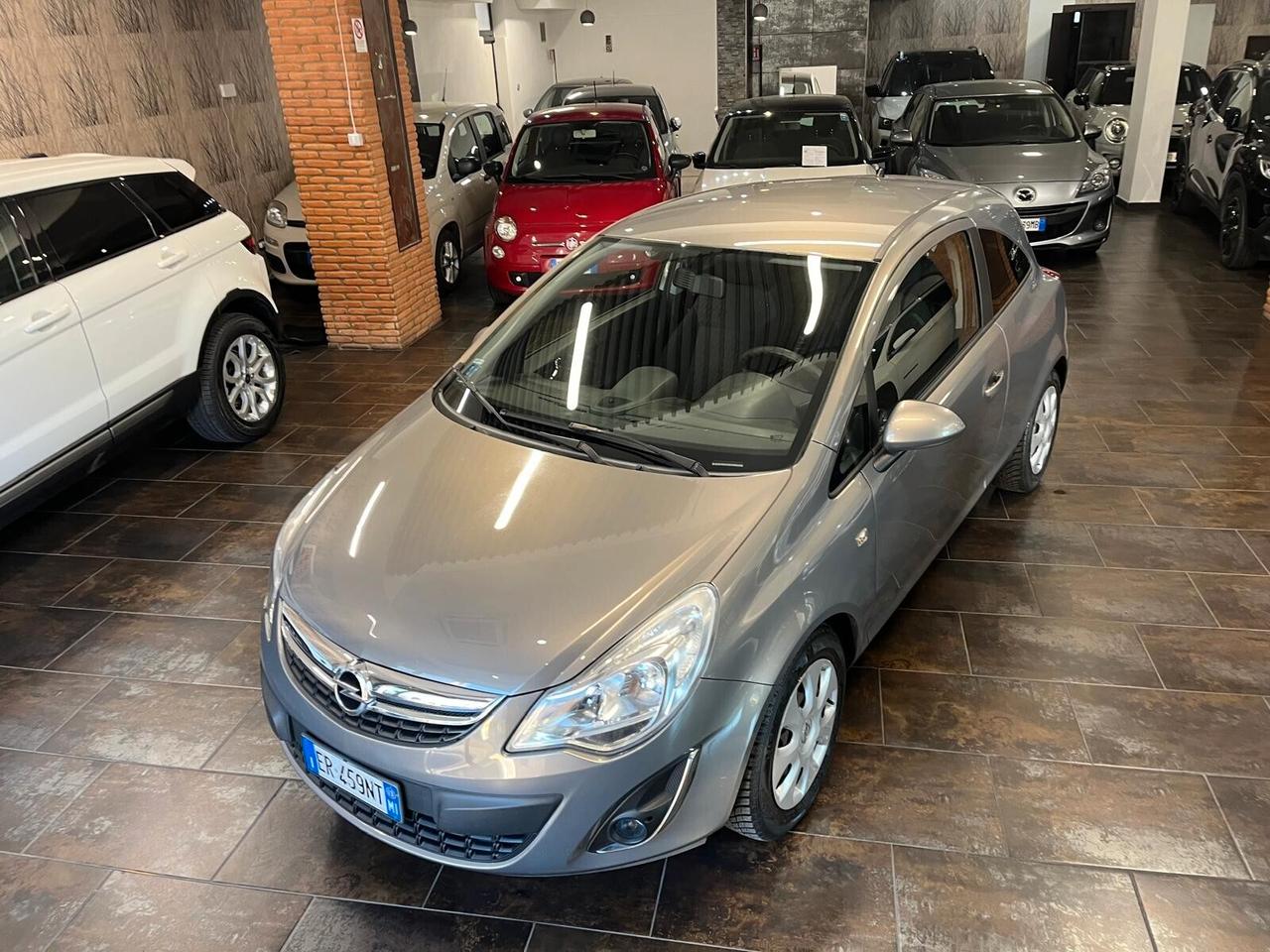 Opel Corsa 1.2 3 porte b-color