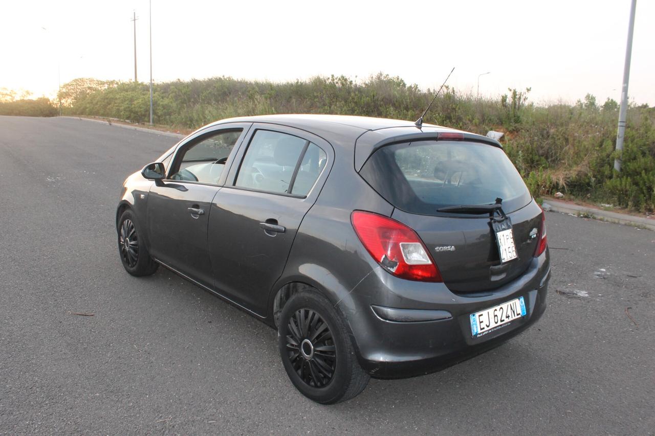 Opel Corsa 1.2 5 porte Cosmo
