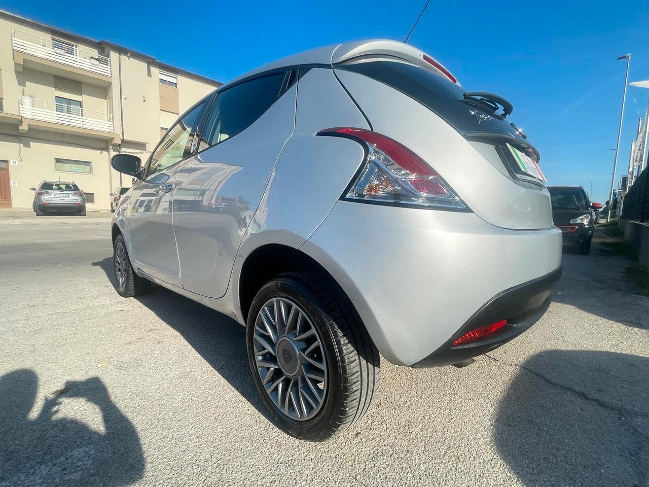 Lancia Ypsilon 0.9 TwinAir 85 CV 5 porte Metano Ecochic Gold