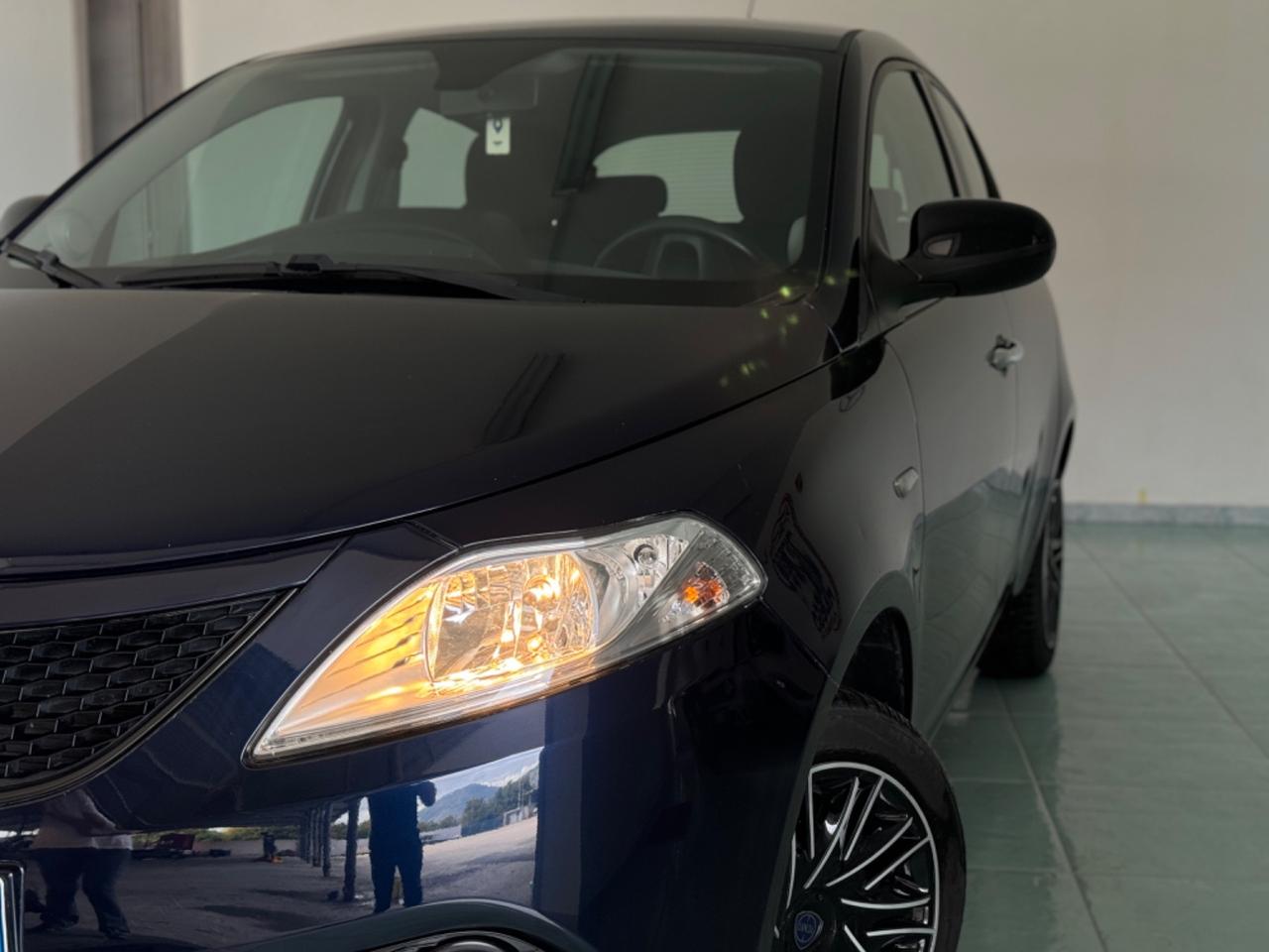 Lancia Ypsilon 1.2 69 CV 5 porte S&S Gold