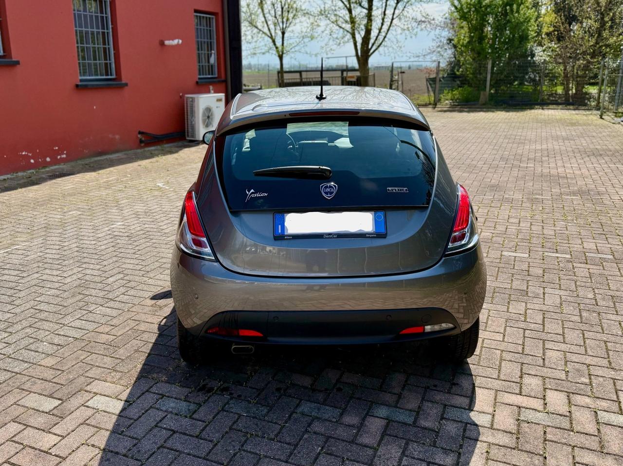 Lancia Ypsilon 1.0 FireFly 5 porte S&S Hybrid Ecochic Silver