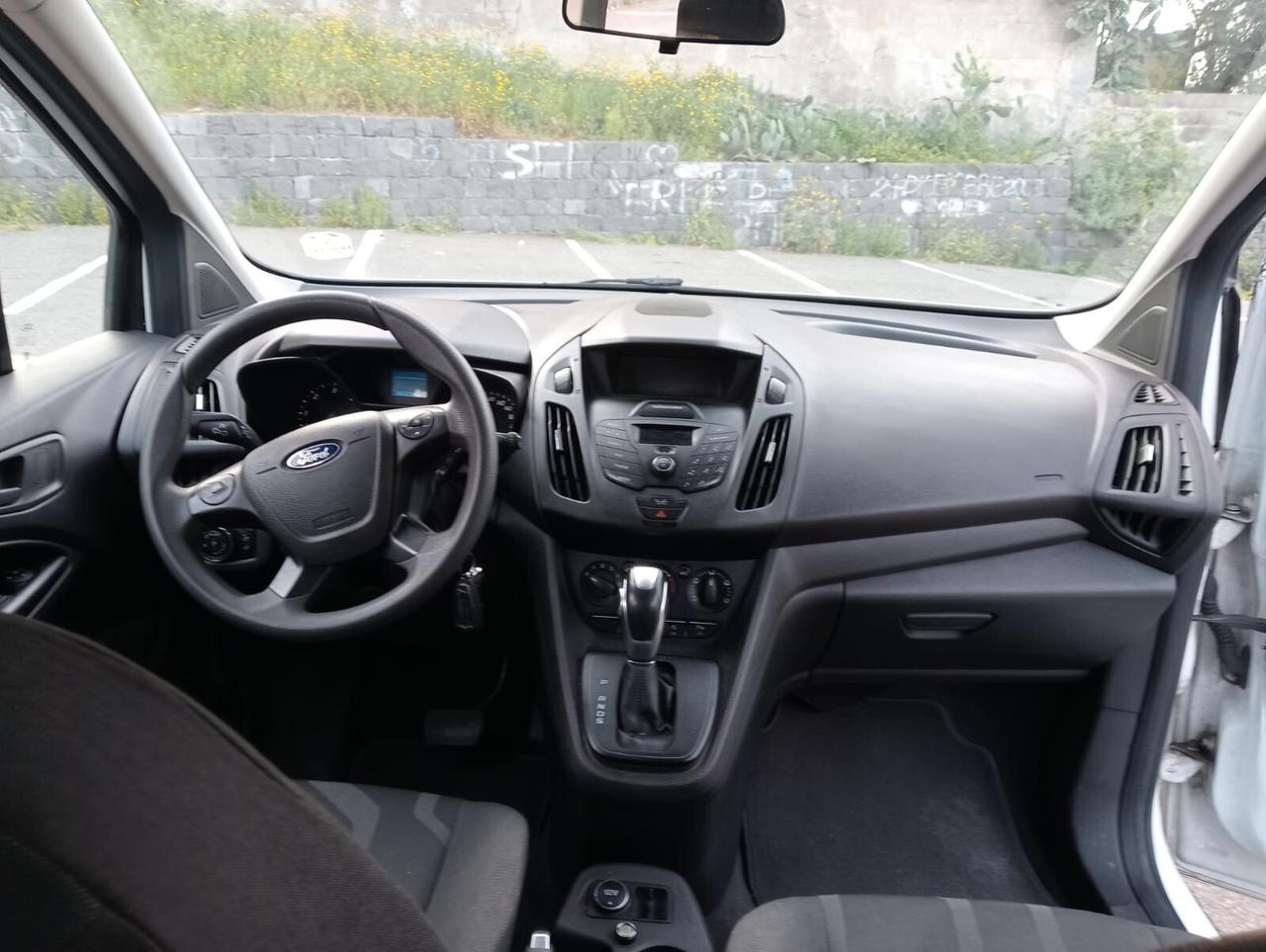 Ford Tourneo Connect Pianale ribassato con rampa disabili in carrozzina