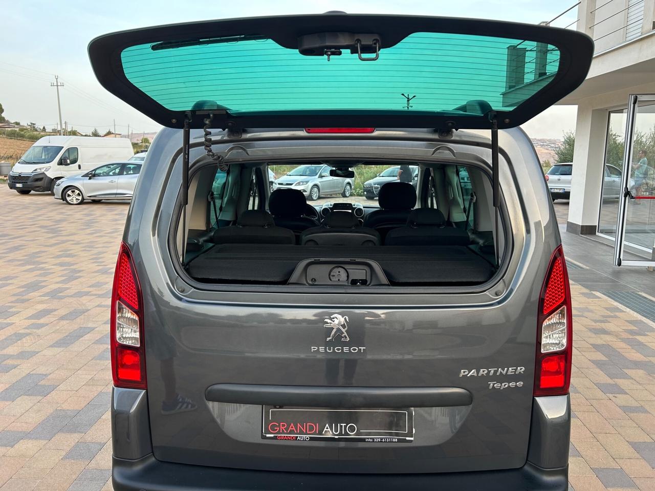 Peugeot Partner Tepee BlueHDi 100 Outdoor