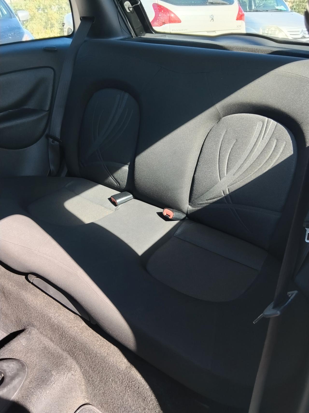 Lancia Ypsilon 1.3 MJT 75 CV Unyca