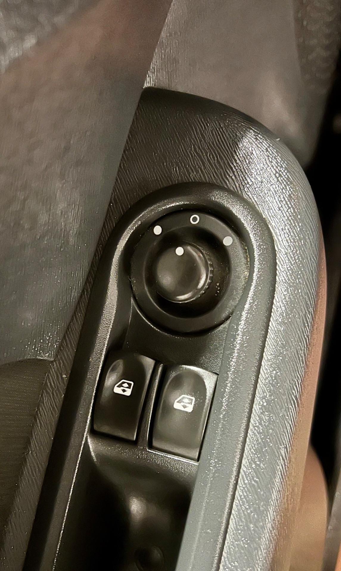 Renault Twingo 1.2 benzina €5 OK NEOPATENTATI