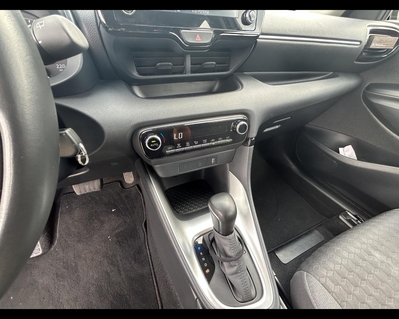 TOYOTA Yaris 4ª serie - Yaris 1.5 Hybrid 5 porte Trend