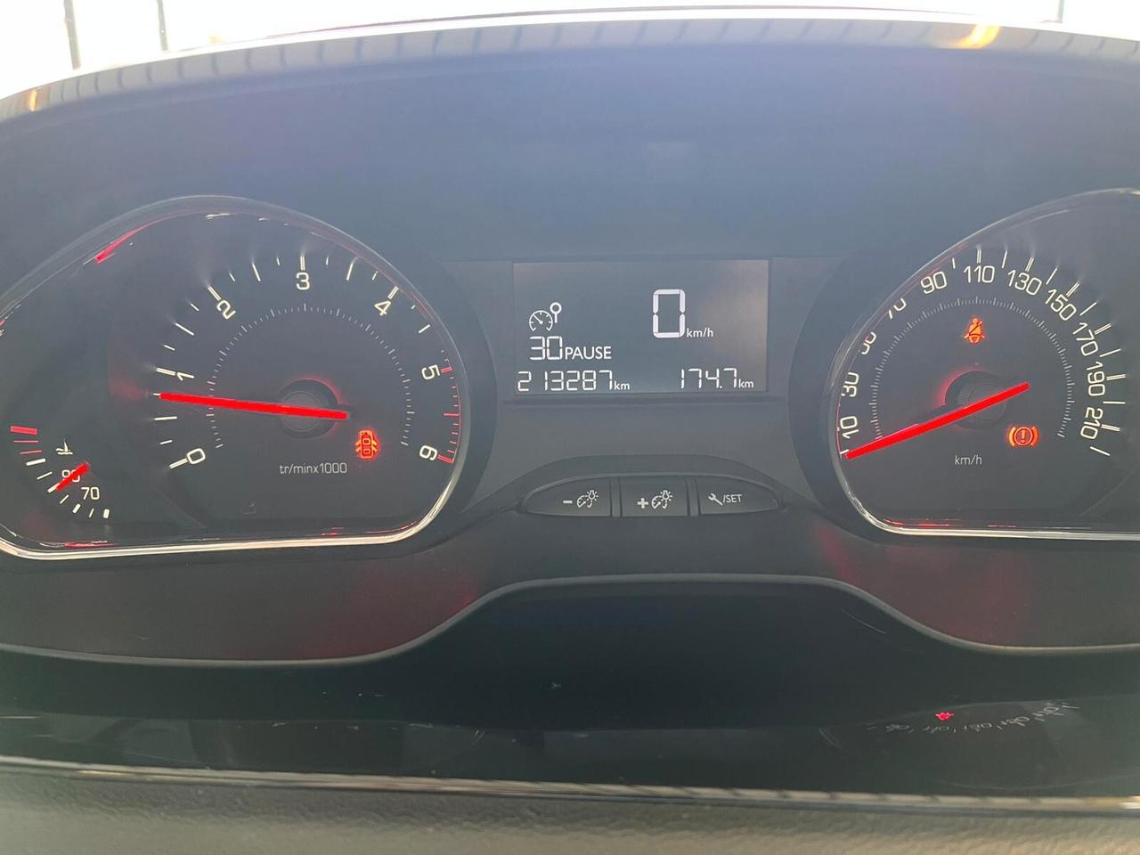 Peugeot 208 1.4 HDi 68 CV 5 porte Allure