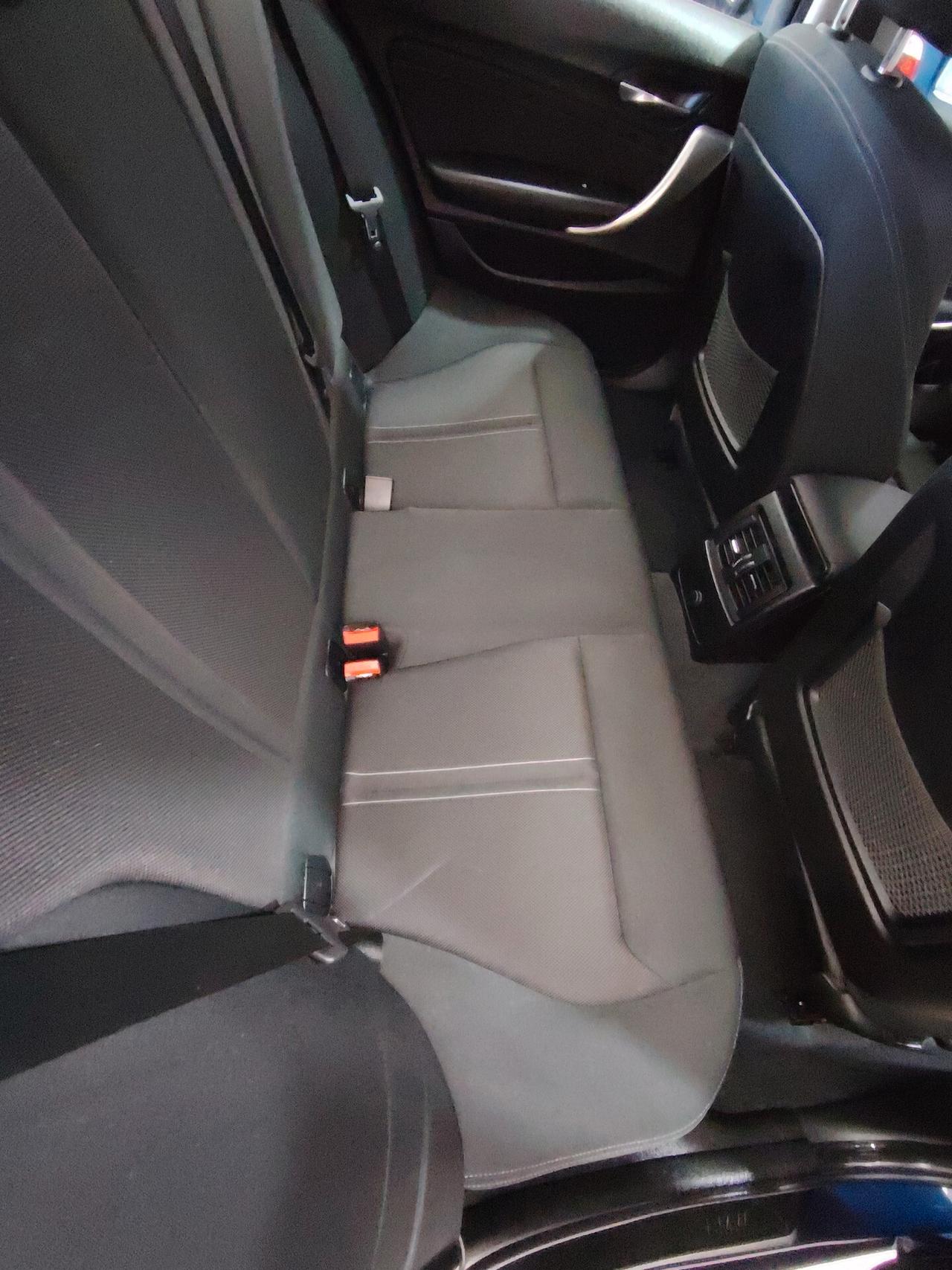 Bmw 116 116d 5p. Urban