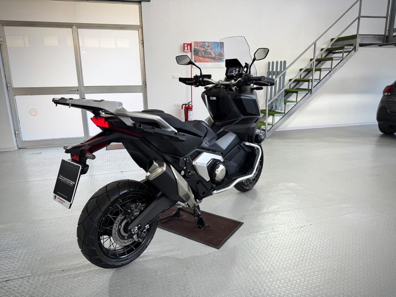 Honda X-ADV 750 travel