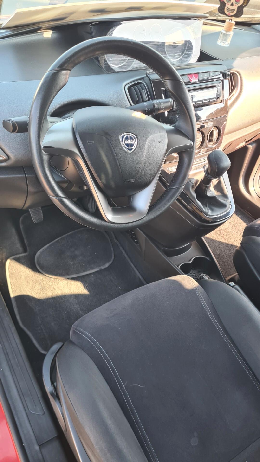 Lancia Ypsilon 1.2 69 CV 5 porte GPL Ecochic Silver